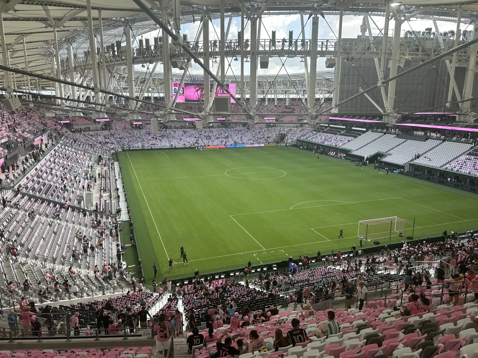 Tribune dan lapangan Nu Stadium, kandang Inter Miami di Miami