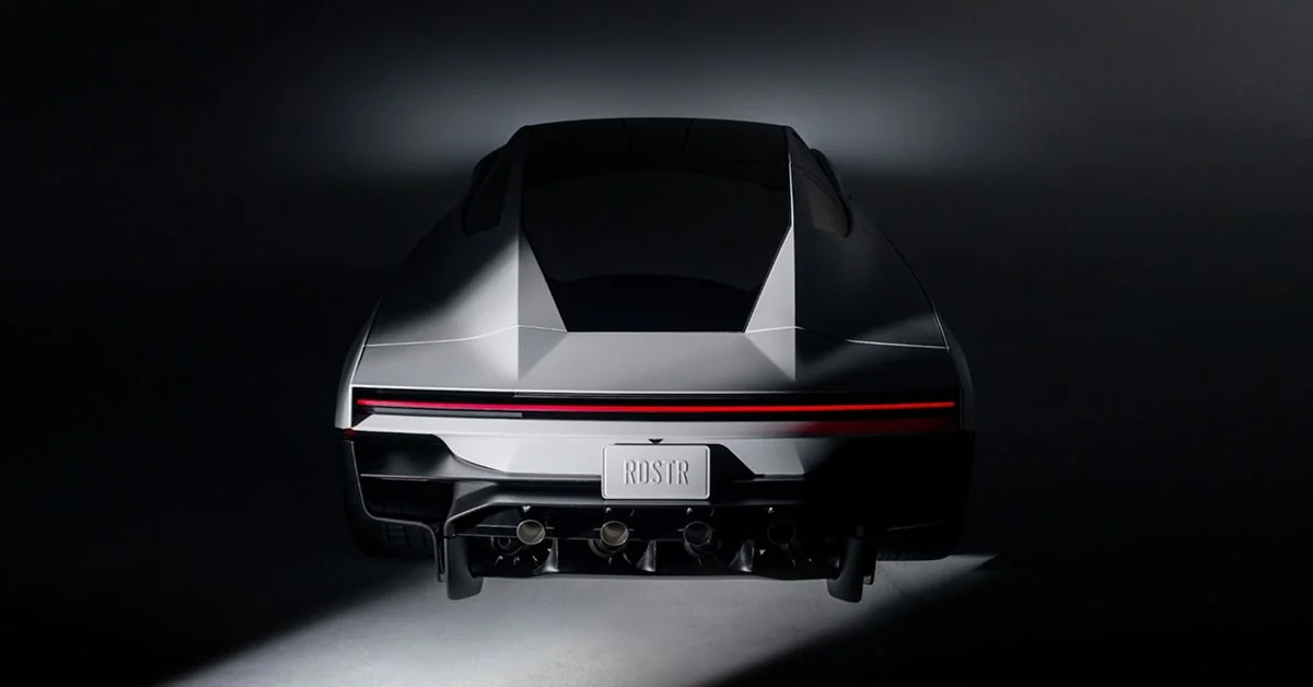 Tampak belakang mobil Tesla Roadster generasi baru dengan nosel thruster di bawah bumper